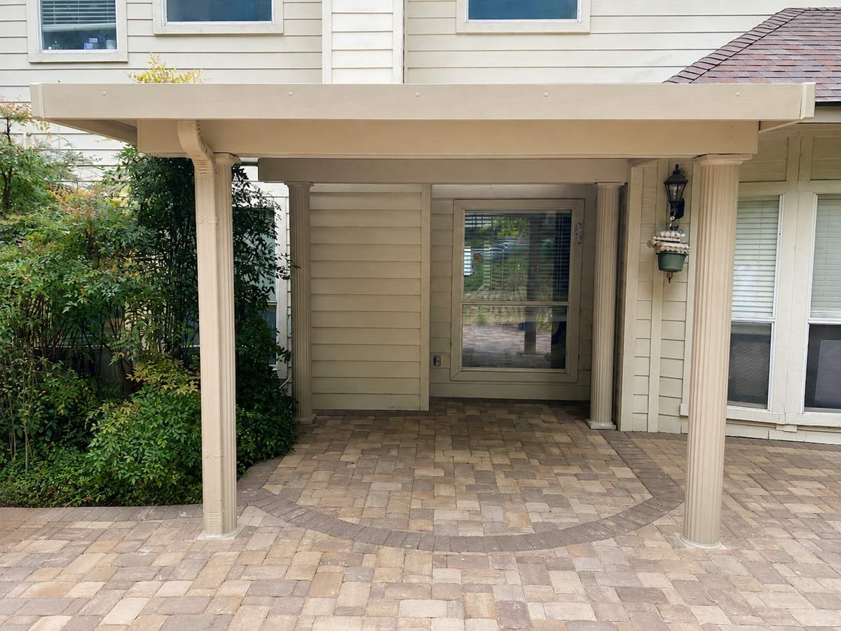 Straight-on view of the Simpson insulated cover and paver circle